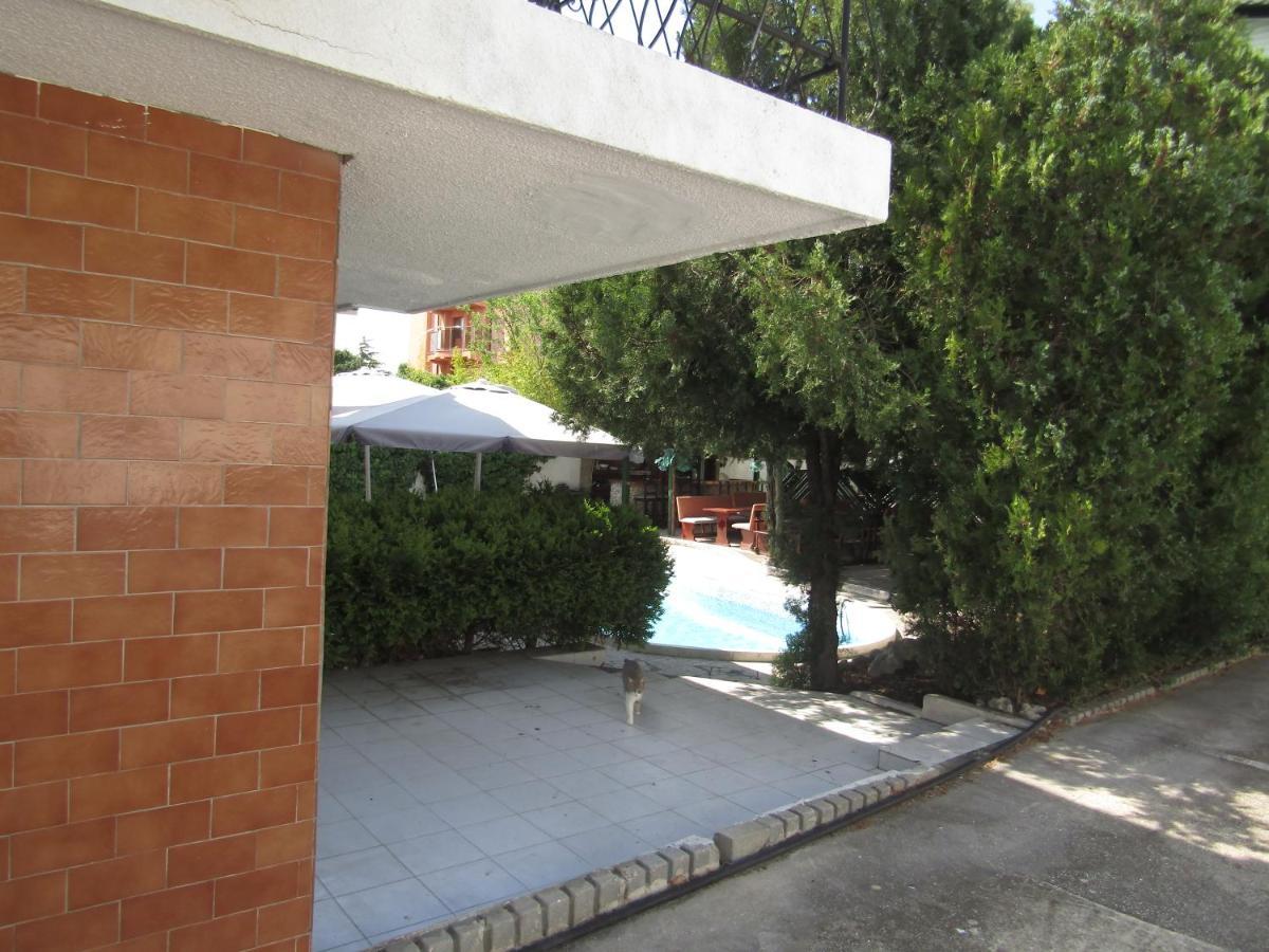 Hostel Papagal Varna Exterior photo