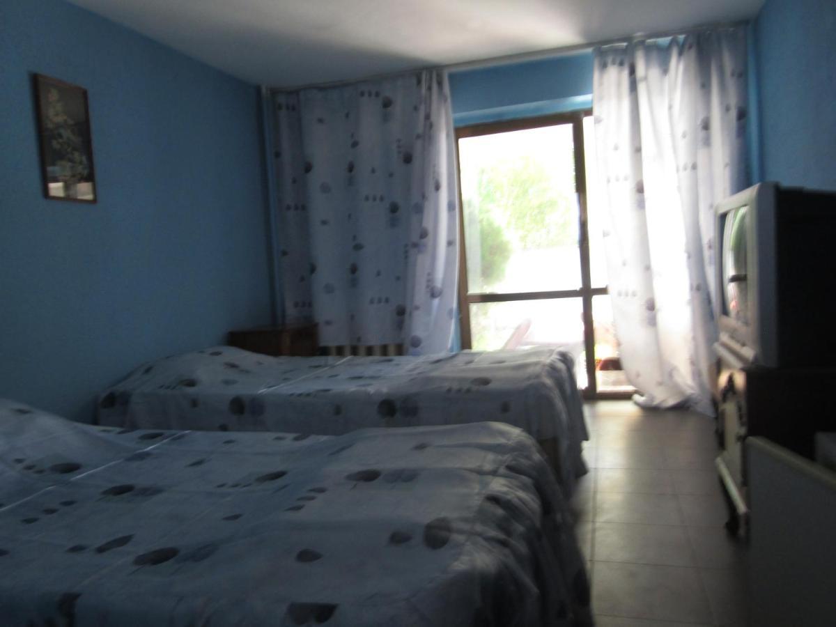 Hostel Papagal Varna Exterior photo