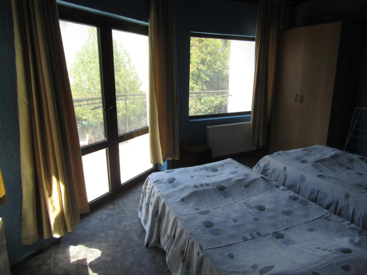 Hostel Papagal Varna Exterior photo