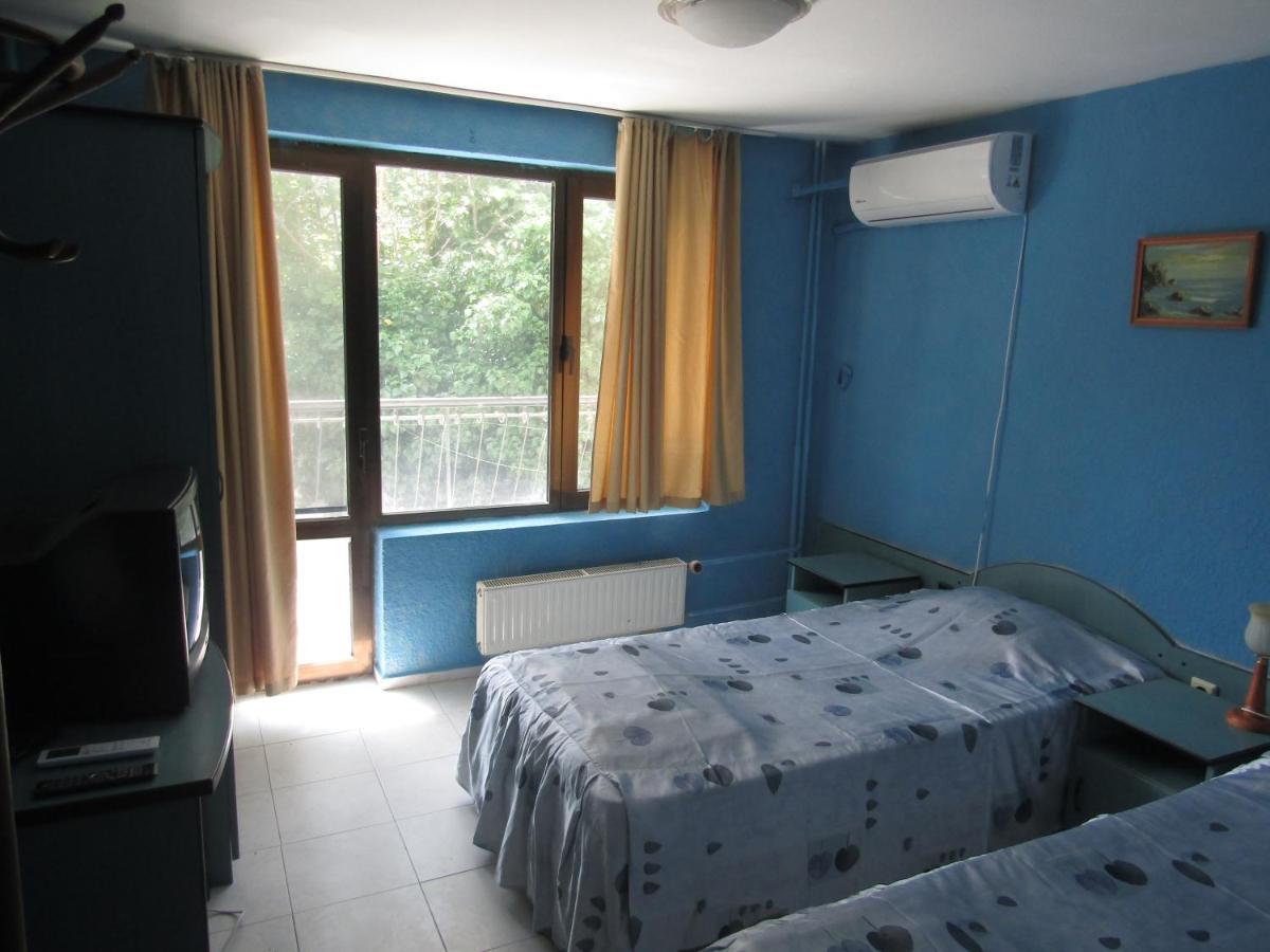 Hostel Papagal Varna Exterior photo
