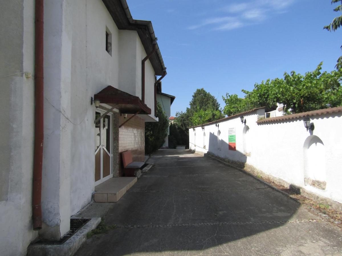 Hostel Papagal Varna Exterior photo