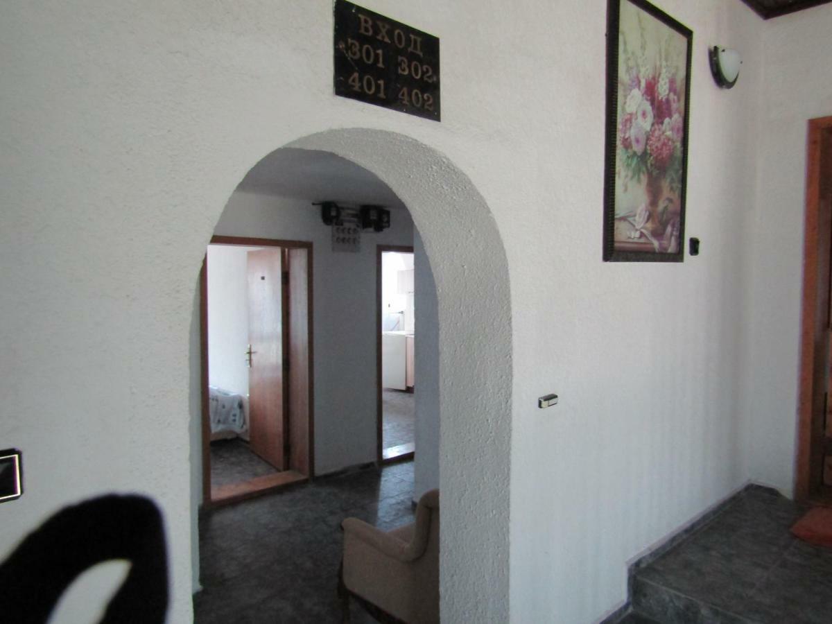 Hostel Papagal Varna Exterior photo