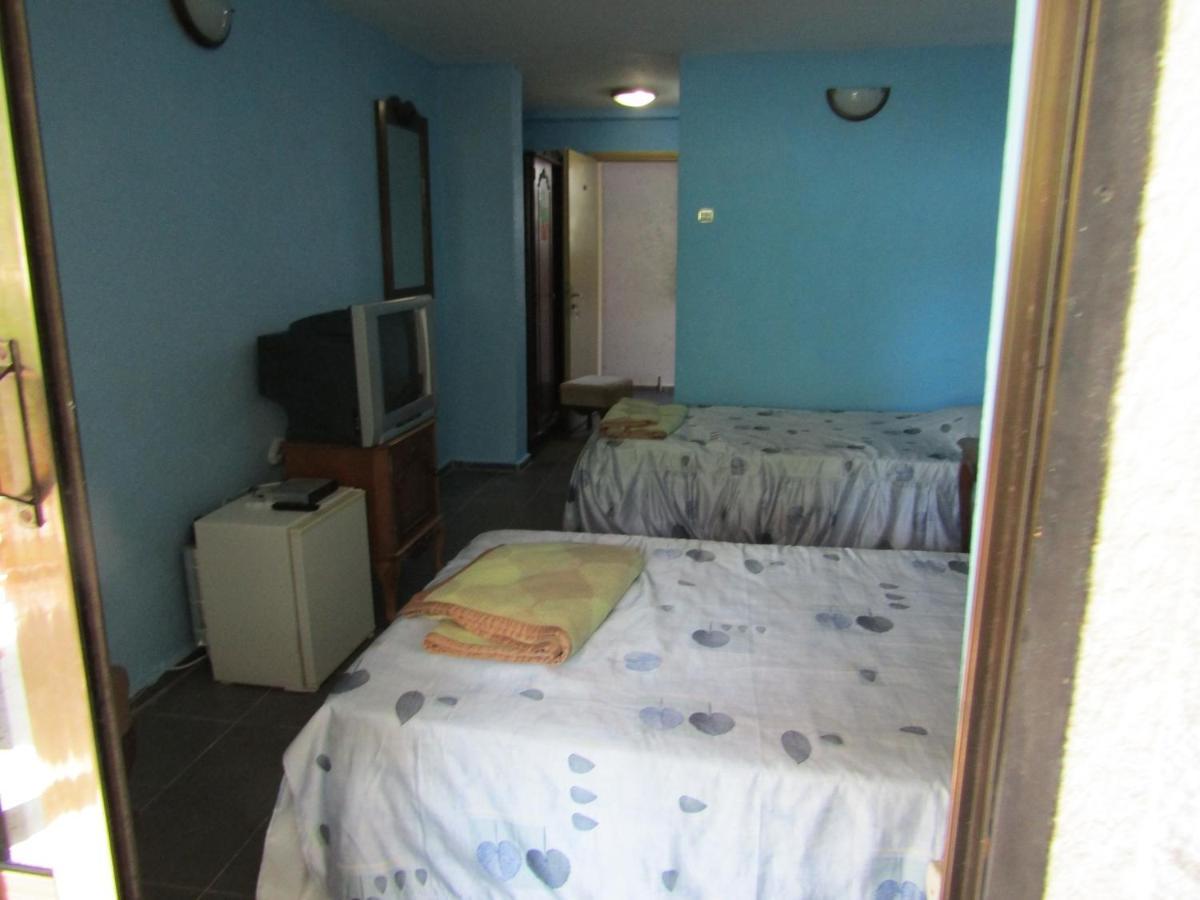 Hostel Papagal Varna Exterior photo